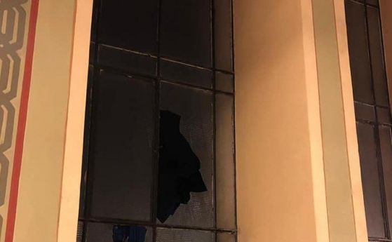 Столични полицаи задържаха 35 годишен мъж заподозрян че е строшил прозореца