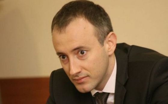 Образователният министър Красимир Вълчев е назначил проверка свързана с Ангел Ангелов
