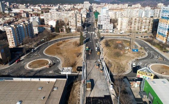 Реконструираният надлез над ЖП линията и булевард Славянски бе открив
