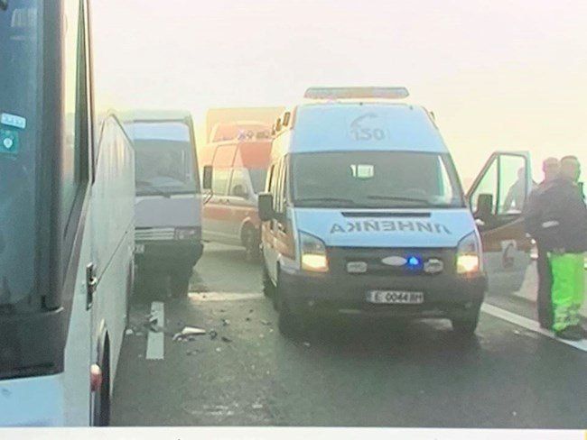 Тежка верижна катастрофа е станала на магистрала Струма, има загинал