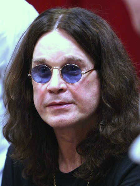 Британската рок легенда Ози Озбърн е в болница с усложнения