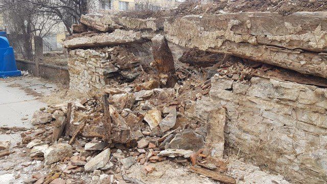 Сграда в центъра на Враца се срути днес, по чудо