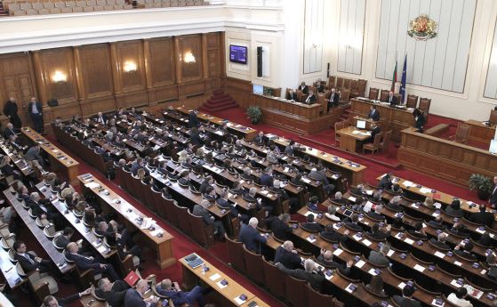 Депутатите от ГЕРБ ДПС и НФСБ приеха тази нощ промени в Изборния