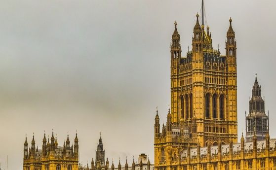 Британска парламентарна комисия издаде доклад в който обвини интернет компанията
