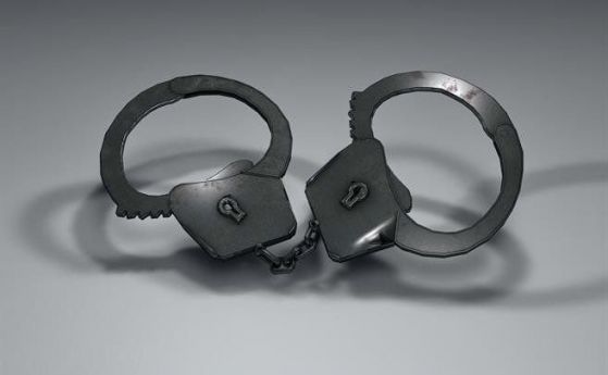 Над десет лекари във Варна са били арестувани при акция на