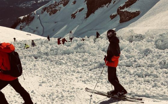 Лавина затрупа няколко души в Швейцарските Алпи съобщи Би Би