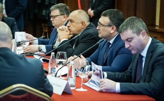 Премиерът Бойко Борисов отправи заплахи към търговците на горива които