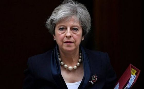Премиерът Тереза Мей обеща на британските депутати че ако отхвърлят сделката