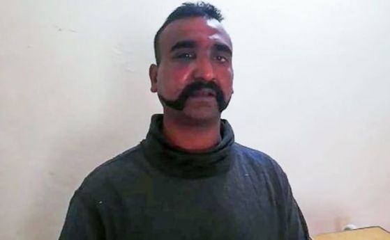 Индия поиска освобождаването на задържания от Пакистан пилот чиито самолет