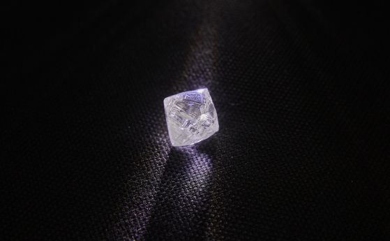 Диамант с тегло 98 8 карата е бил открит на 17