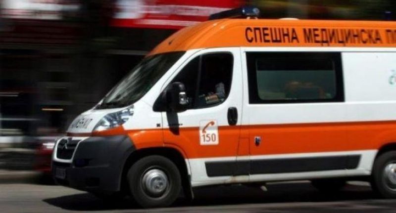 Работник падна, докато монтира билборд в София, инцидентът е станал