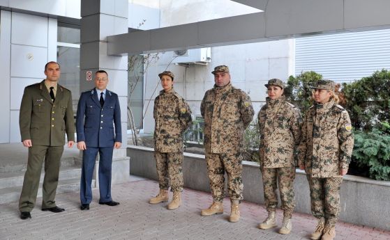 Нов екип от четирима български военни медици замина за Мали