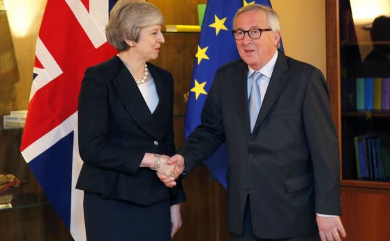 Британският премиер Тереза Мей и председателят на Европейската комисия Жан Клод