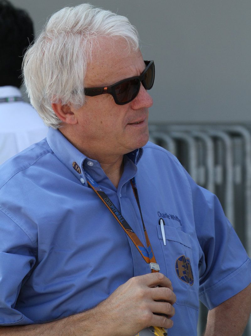 Състезателният директор на ФИА и Формула 1 Чарли Уайтинг е