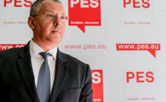  Пленумът на Българска социалистическа партия избира лидер на евролистата: Ще се откаже ли Елена в интерес на Станишев 