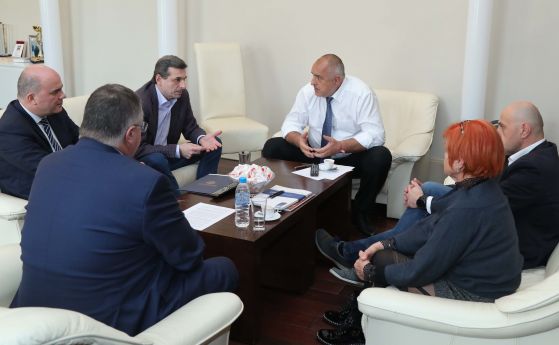 Премиерът Бойко Борисов разпореди на социалния министър Бисер Петков и