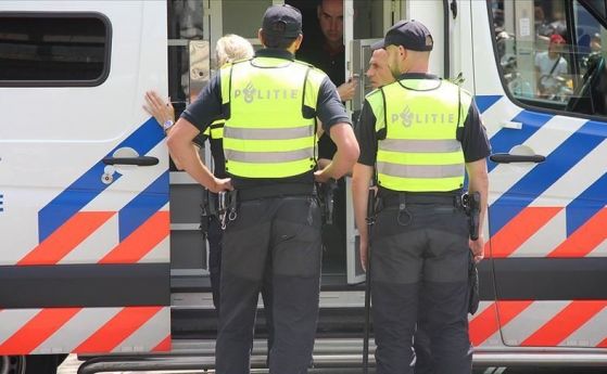 Уликите открити в автомобила на стрелеца от трамвая в Утрехт