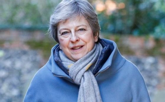 Британският премиер Тереза Мей поиска официално Брекзит да бъде отложен