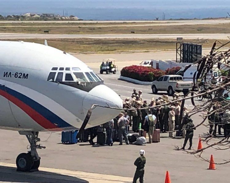 Два руски самолета - военен Ил-62 и транспортен Ан-124, пристигнаха