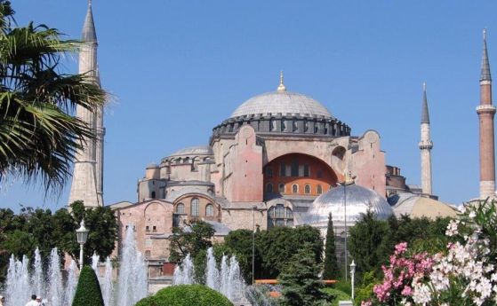Турският президент Реджеп Ердоган иска да превърне прочутата църква Света