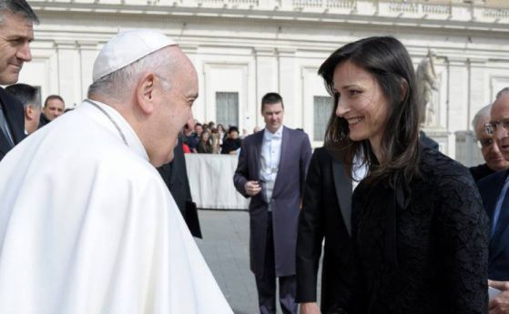 Българският еврокомисар Мария Габриел се срещна с папа Франциск Двамата