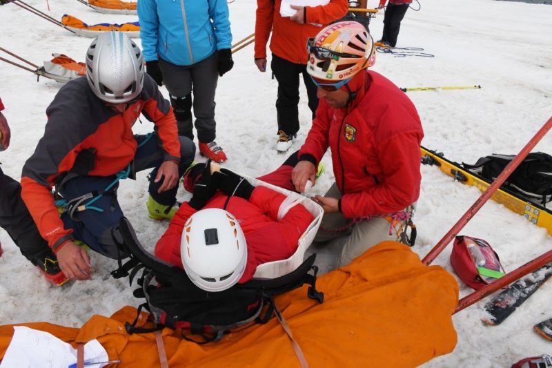 Екипи на Планинската спасителна служба са транспортирали 50-годишен мъж със