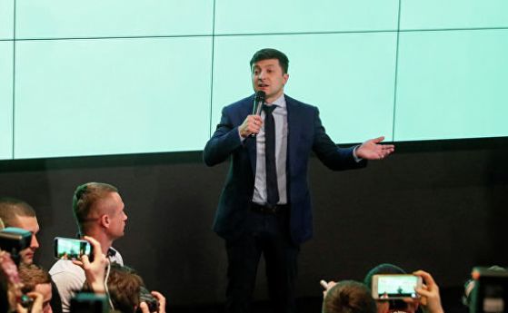 Комикът Владимир Зеленский спечели първия тур на изборите в Украйна
