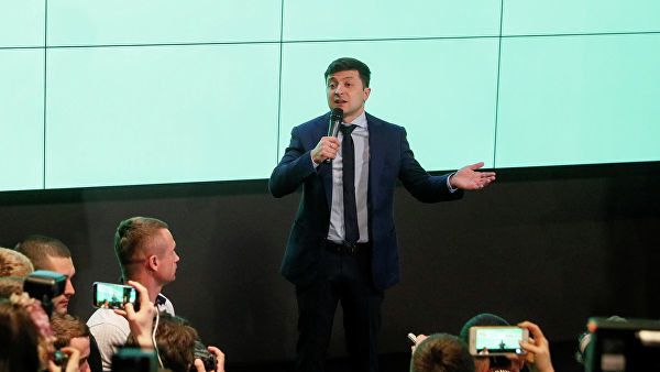 Комикът Владимир Зеленский спечели първия тур на изборите в Украйна,