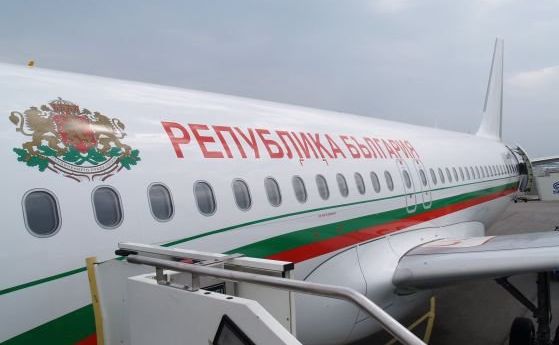 Правителственият самолет Фалкон с който премиерът Бойко Борисов пътува към