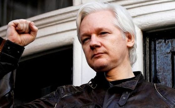 Британски полицаи арестуваха основателя на Уикилийкс Джулиан Асандж в посолството
