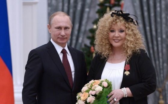 Руският президент Владимир Путин поздрави певицата Алла Пугачова която днес
