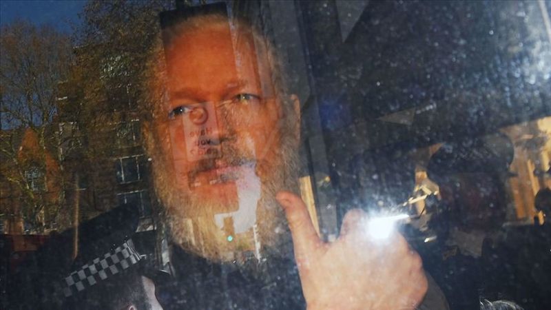 Основателят на WikiLeaks Джулиан Асандж е опитал да ползва посолството