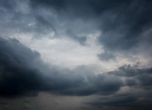 Времето днес: Облачно със слаби превалявания