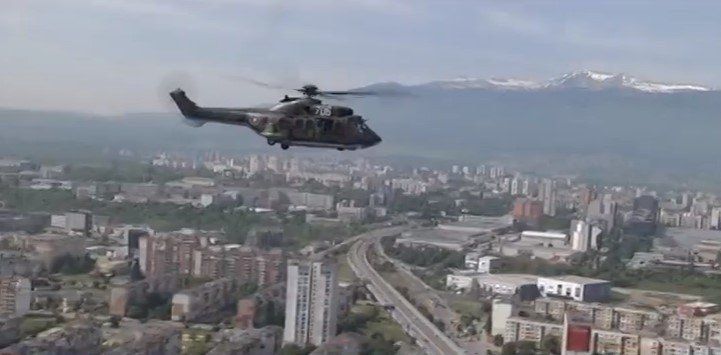 Вертолети и самолети от Българските военновъздушни сили ще летят над