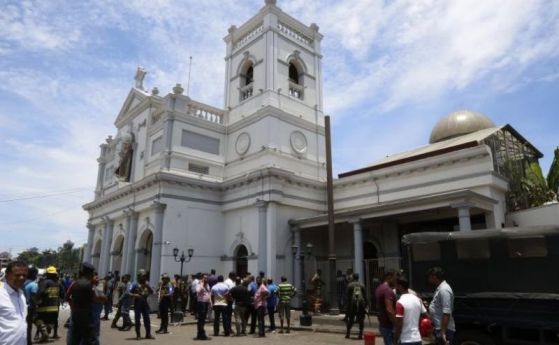 Жертвите на атентатите в Шри Ланка са с около 100