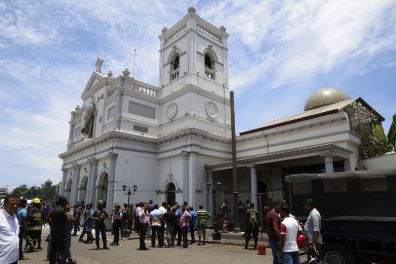 Жертвите на атентатите в Шри Ланка са с около 100