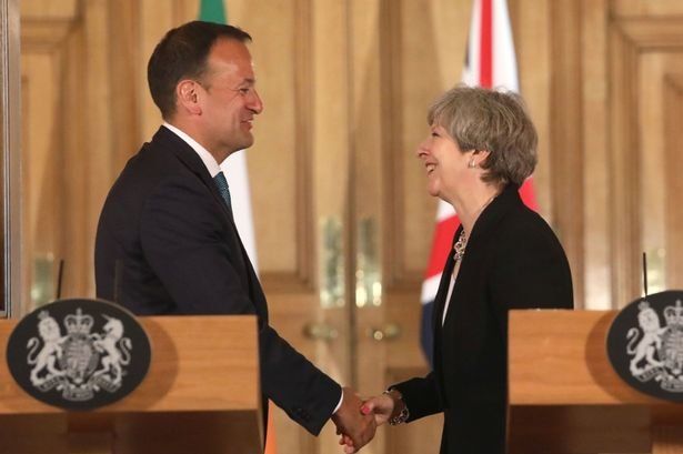 Британският премиер Тереза Мей и министър-председателят на Ирландия Лео Варадкар съобщиха,