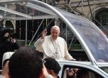Папа Франциск премина с папамобила из центъра на София (снимки)