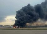 Пътници са заснели началото на пожара на кацналия аварийно самолет в Москва (видео)