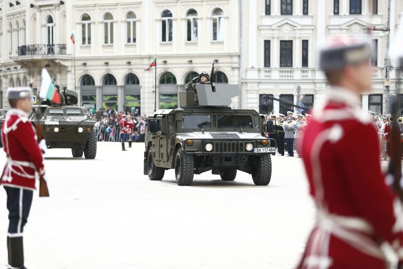Военна техника премина през площад Княз Александър I в рамките