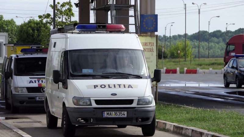Румъния предаде днес на България петима от телефонните измамници, заловени
