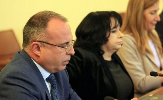  Комисията на Пламен Георгиев с услуга към Порожанов: Подправи му декларацията 