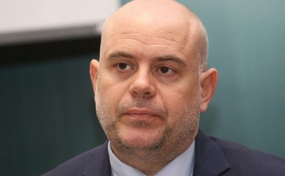 Заместник главният прокурор Иван Гешев се оказва свързан чрез жена
