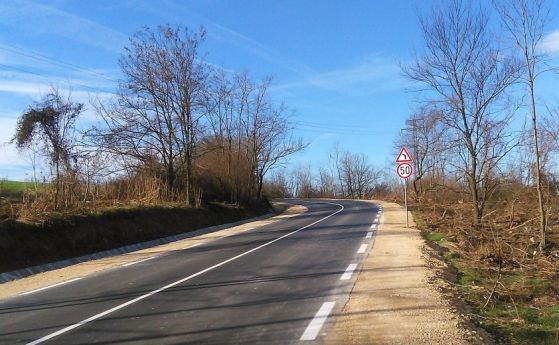 Пътят между Айтос и село Ябълчево в района на Айтоския