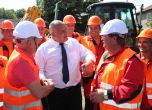 Борисов шофира из Пазарджик, докато кметът му показва санирани блокове (снимки и видео)