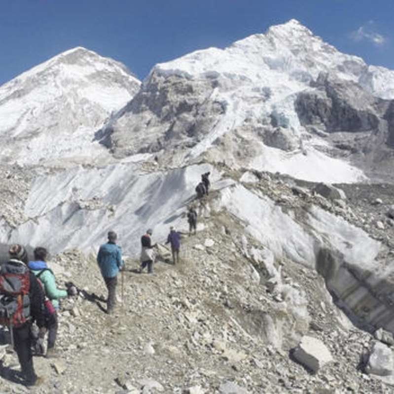 Четирима алпинисти са загинали под Еверест в рамките на последната