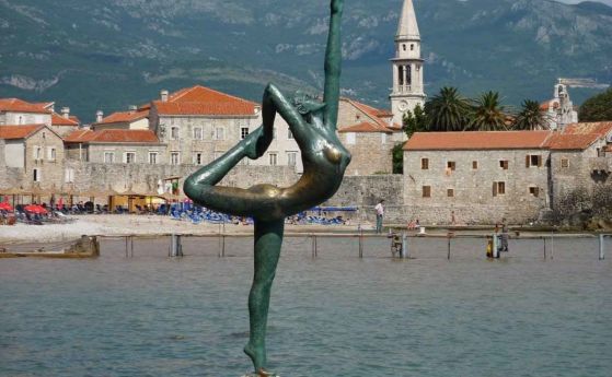 Властите в популярния курорт Будва в Черна гора предлагат глоби