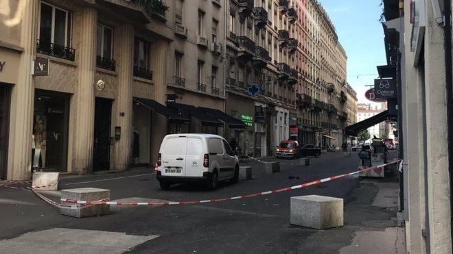 Най-малкото осем души бяха ранени при експлозия във френския град