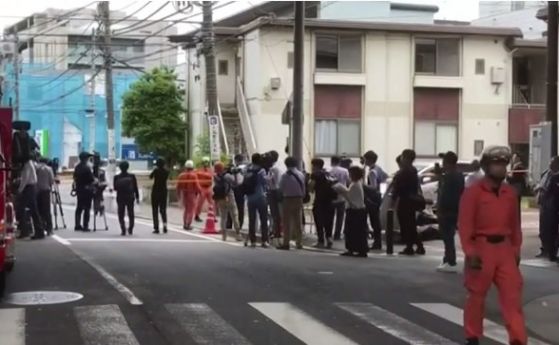 Мъж нападна с нож ученици на автобусна спирка в Токио