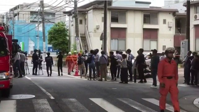 Мъж нападна с нож ученици на автобусна спирка в Токио,